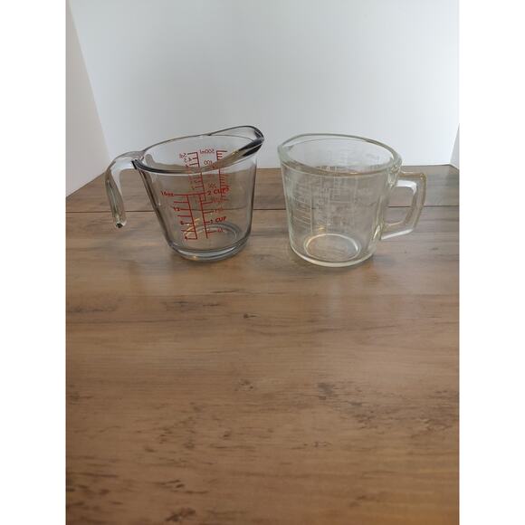 Glasbake (Vintage, D Handle) And Anchor Hocking (Modern) 2 Cup Measuring Cups - Picture 1 of 7